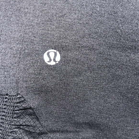 Lululemon workout capris - Picture 4 of 6